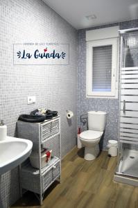 Kúpeľňa v ubytovaní Apartamento La Guinda + 35 fotografií