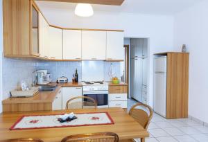Kuchyň nebo kuchyňský kout v ubytování Sunrise Beachfront Apartment