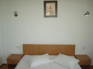 Postel nebo postele na pokoji v ubytování Pensiunea Doneli