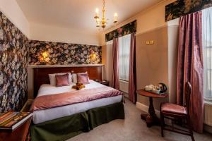 Postel nebo postele na pokoji v ubytování Old Hall Hotel
