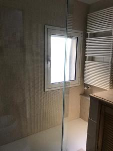 A bathroom at Nice House Near Park and Sea