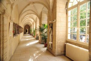 Photo de la galerie de l'établissement Hôtellerie Saint Yves, à Chartres