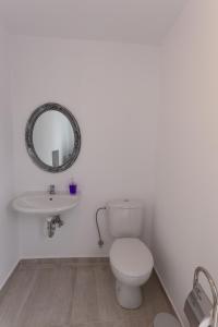 A bathroom at Iliopetra House