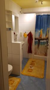 a bathroom with a shower with two birds on a branch at Ferienwohnung "Waldeck" Nahe Messe und Bodensee in Friedrichshafen +19 photos