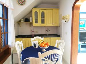 a kitchen with a table with a bowl of fruit on it at Apartamento La Caleta in Famara