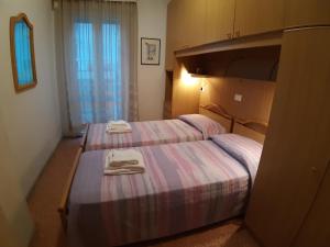 Postel nebo postele na pokoji v ubytování App4rent Saturno 4 - family apartment, wifi, parking