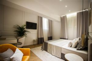 Tempat tidur dalam kamar di Club boutique rooms