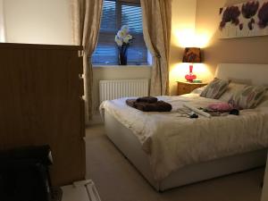 A bed or beds in a room at Abodes B&B 