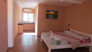 Postel nebo postele na pokoji v ubytování Binucot Beach Resort
