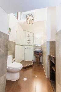 a bathroom with a toilet and a sink at X.O Art House in Cusco