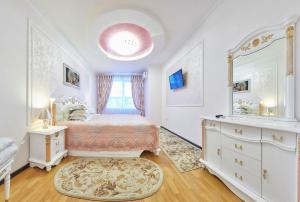 Giường trong phòng chung tại Luxury apartments
