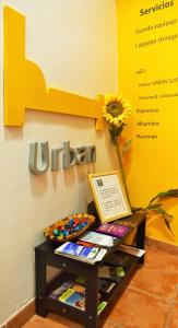 Ein Zertifikat, Auszeichnung, Logo oder anderes Dokument, das in der Unterkunft Urban Suites Granada ausgestellt ist