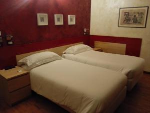 Postel nebo postele na pokoji v ubytování Hotel Malpensafiera
