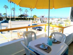 En restaurant eller et andet spisested på T1 PraiaMar RC com Ar-Condicionado