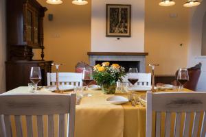 En restaurant eller et andet spisested på Il Moscardino Country Resort