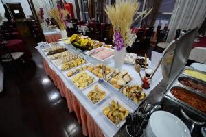 a buffet table with many different types of food at Caravelle Palace Hotel in Curitiba +54 photos