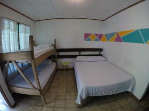Postel nebo postele na pokoji v ubytování Cabinas Palmer Makanda