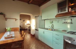 A kitchen or kitchenette at Ai due Cedri