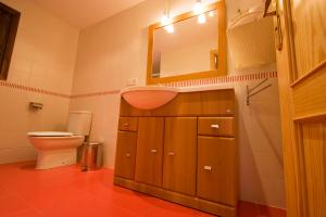 Koupelna v ubytování Apartamentos Cañardo Autural + 34 fotografií