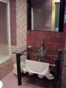 Afbeelding uit fotogalerij van Hotel El Cruce Moraleda in Moraleda de Zafayona +64 foto's