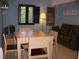 A seating area at Apartamentos San Cristobal Még 23 kép