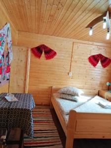 Postel nebo postele na pokoji v ubytování Cabana Ghetari