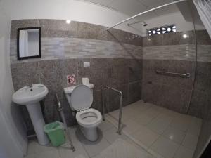 Koupelna v ubytování Cabinas Palmer Makanda