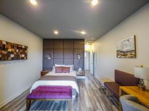 Ένα ή περισσότερα κρεβάτια σε δωμάτιο στο Le Bellevue Modern Lodge