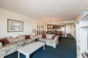 Nhà bếp/bếp nhỏ tại Ocean Towers Resort