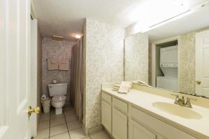 Phòng tắm tại Ocean Towers Resort +28 ảnh