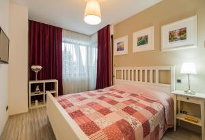 a bedroom with a bed and a window at Charming 2-Bedroom, Silver Mountain, A Building in Poiana Brasov