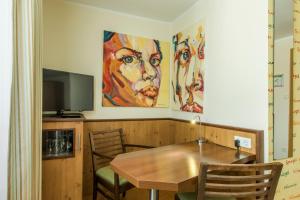 TV a/nebo společenská místnost v ubytování Hotel Brunner