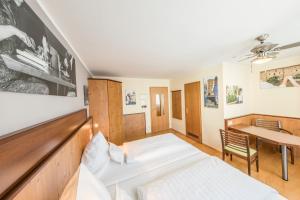 Postel nebo postele na pokoji v ubytování Hotel Brunner