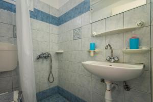 Bilik mandi di Polyegos View