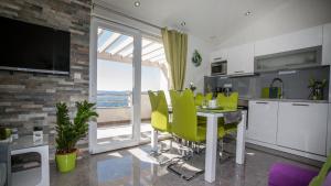 Kuchyň nebo kuchyňský kout v ubytování Penthouse Filka