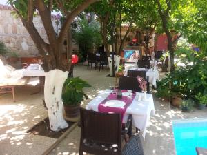 Bazén v ubytování Villa Perla Hotel nebo v jeho okolí