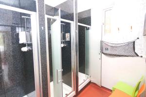 Blackwater Glamping Pods的一间浴室