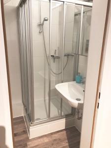 Bilik mandi di Apartments Zur schönen Aussicht +25 gambar