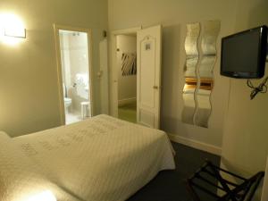 Un pat sau paturi într-o cameră la Hotel Photo Zabalburu