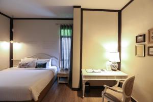 Ein Bett oder Betten in einem Zimmer der Unterkunft The Raweekanlaya Bangkok