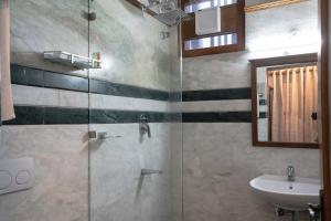 Kylpyhuone majoituspaikassa 19VillaMira