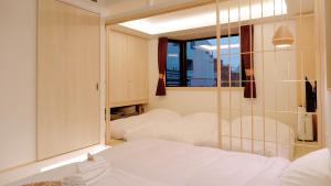 Postel nebo postele na pokoji v ubytování Hotel Imagine Kyoto