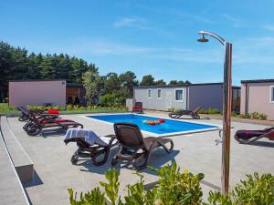 
The swimming pool at or near Superior Mobile Homes in Camping Kastanija
