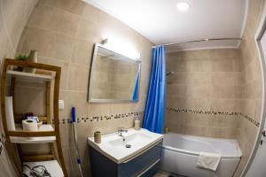 Koupelna v ubytování Blue SKY Resort Colina Marei + 39 fotografií