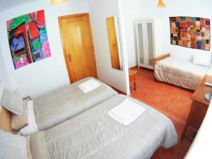 a small room with two beds and a mirror at Casa junto a Itálica in Santiponce