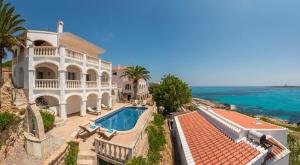 プンタ・プリマにあるVilla Torre Veaのプール付きの家の航空写真