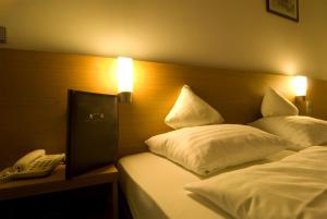 Posteľ alebo postele v izbe v ubytovaní Hotel Bräuwirt