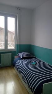 a bedroom with a bed and a window in it at Maison Cahors in Cahors