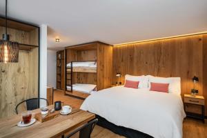 Postel nebo postele na pokoji v ubytování Boutique Hotel Pellas