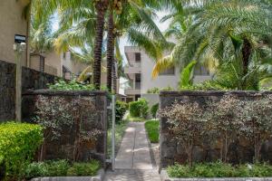 Zahrada ubytování Bon Azur Beachfront Suites & Penthouses with LOV